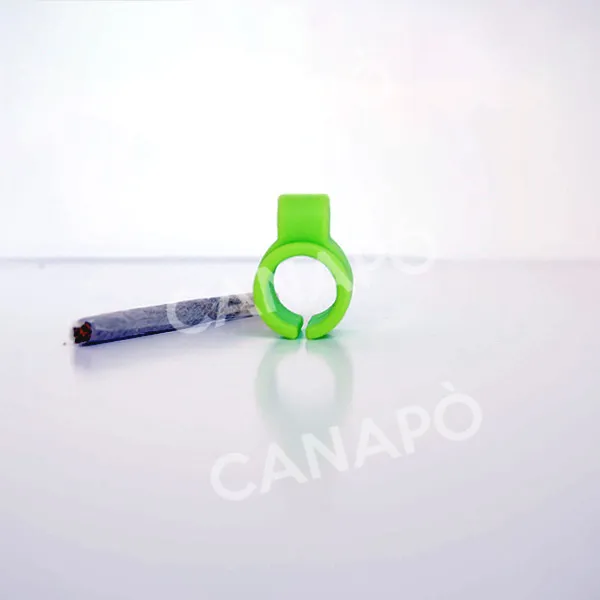 Smokey anello porta sigaretta da dito in silicone nero